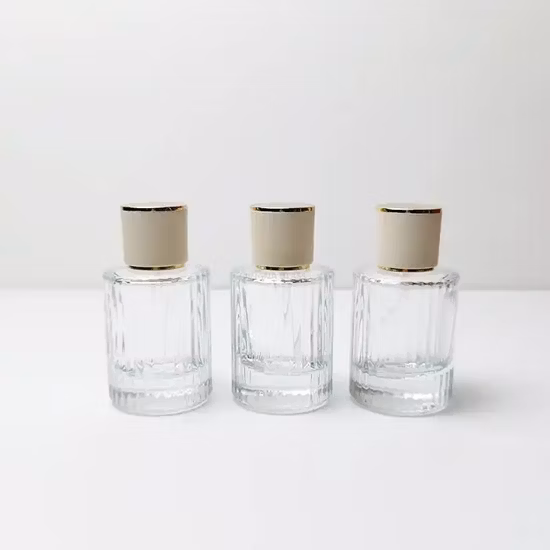 30ml 50ml 70ml Frasco de vidro de perfume de luxo para cuidados de beleza com pulverizador frisado e tampa de plástico para embalagem de cosméticos Frasco vazio