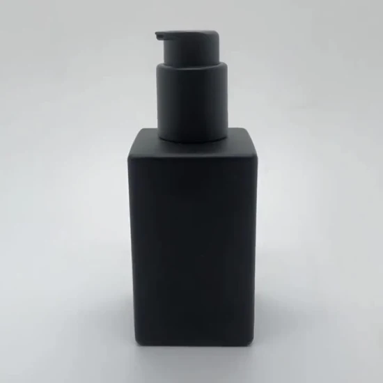 Frasco de vidro para limpeza cosmética de luxo óleo essencial fosco preto loção para o corpo Frascos de bomba de vidro vazios quadrados 4 onças 120 ml para soro corporal